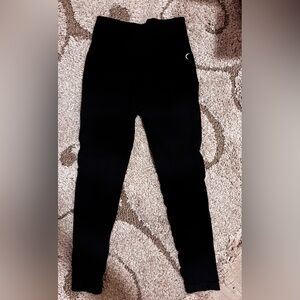 High-Waist Black Ribbed Leggings with Crescent Detail